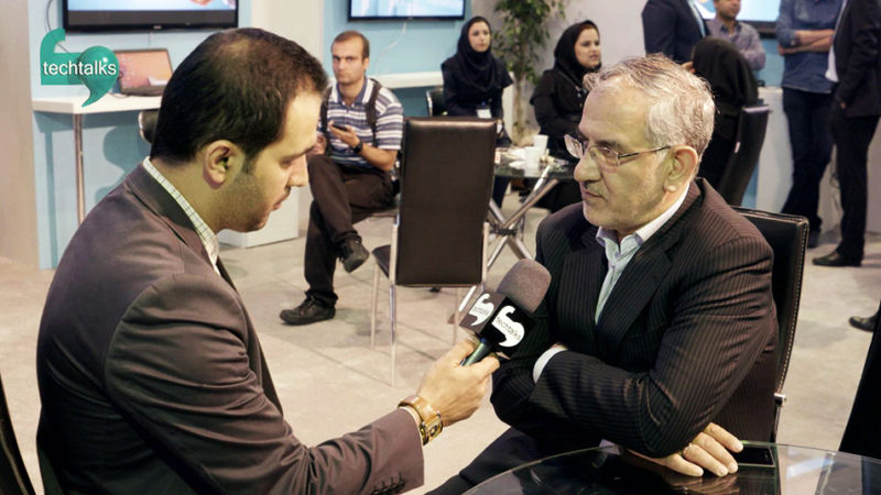 نصرالله جهانگرد: در پی توافق با کمپانی های بزرگ برای تولید تلفن همراه و لپ تاپ در ایران هستیم